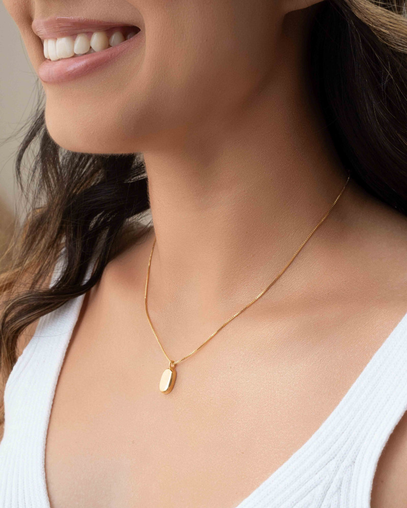 Choker Veneziana com Pingente Oval Liso Banhado a Ouro 18K