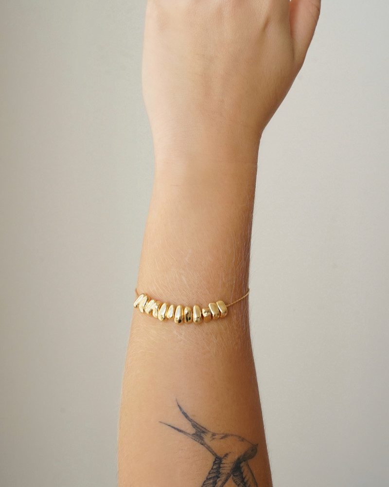 Pulseira Cascalhos Lisos Fecho Gravata Banhado a Ouro 18K