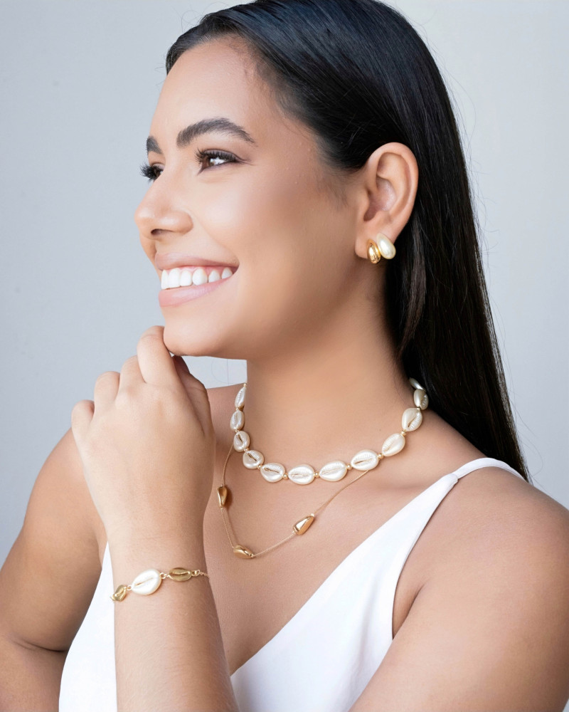 Choker Búzios Pérola Banhado a Ouro 18K