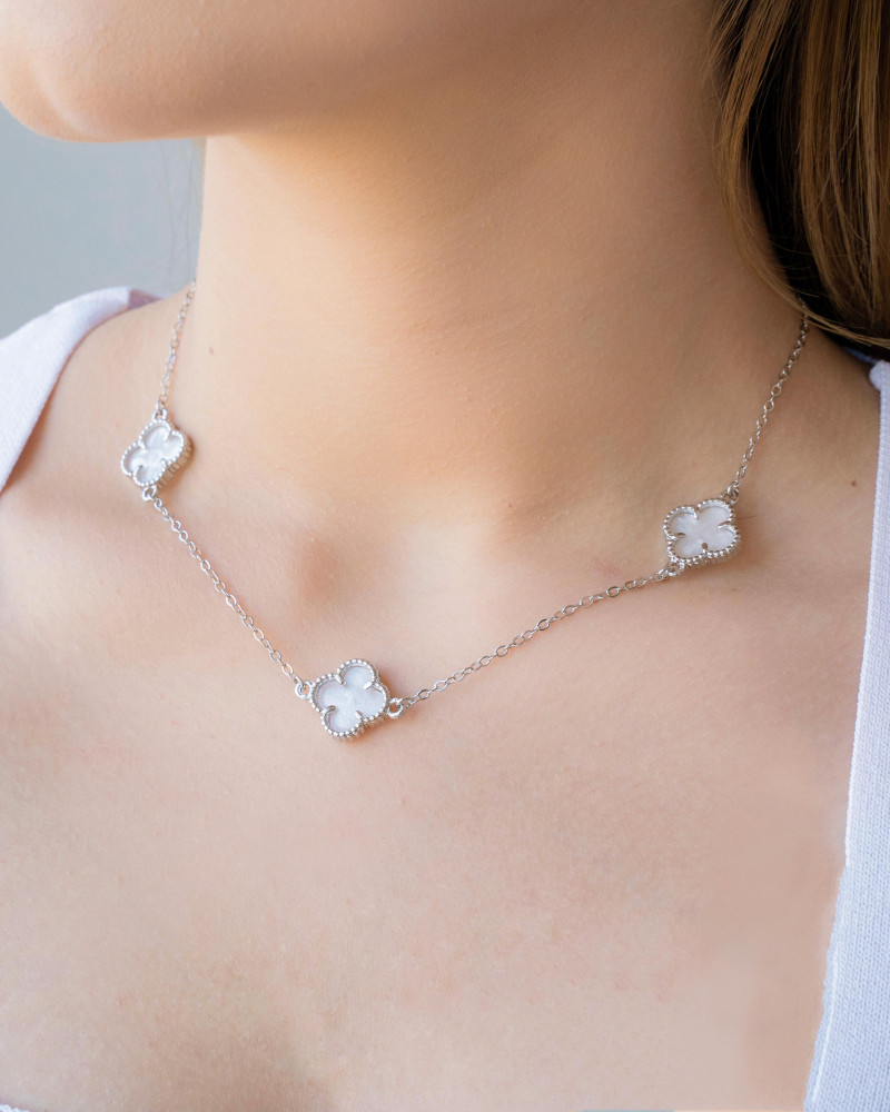Choker Elos Trevos Madrepérola Ródio Branco