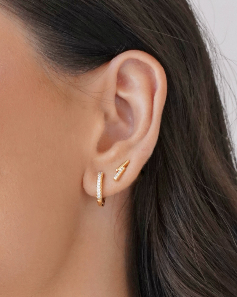 Brinco Argola Click Cravejado Cristal 1.3 cm Banhado a Ouro 18K
