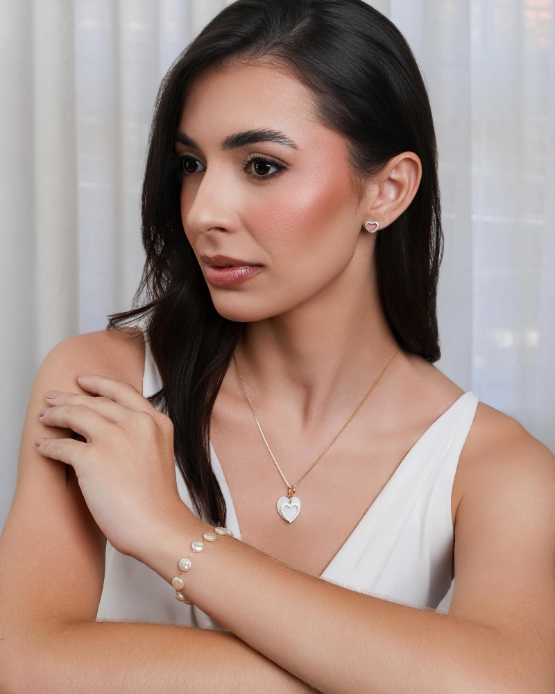 Pingente Madrepérola Coração Cravejado Cristal Banhado a Ouro 18K