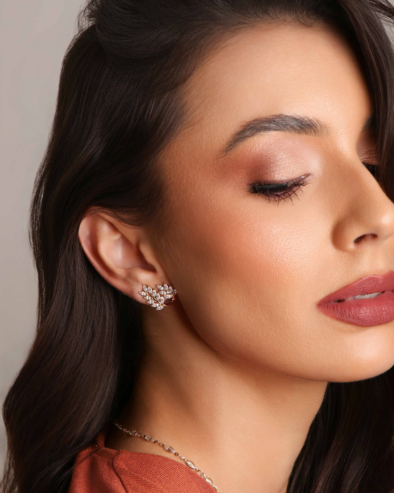 Brinco Ramos Folha Cravejada Cristal Banhado a Ouro 18K